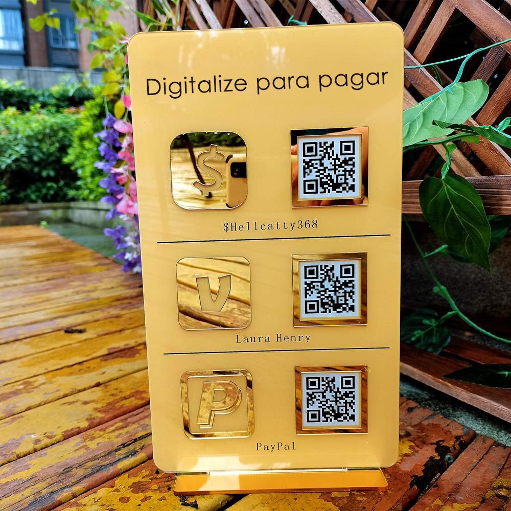 Sinal de mídia social empresarial com vários códigos QR personalizados