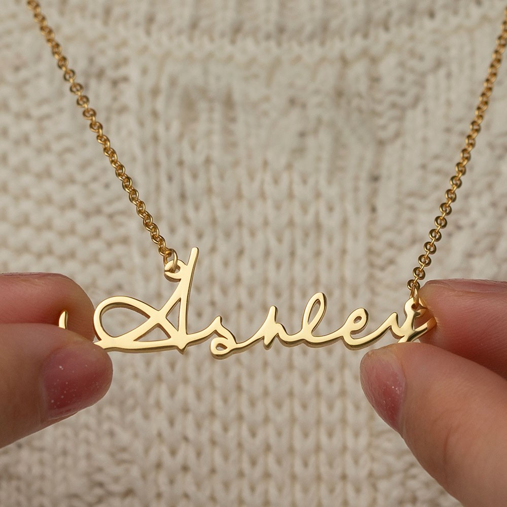 Colar Personalizado com Nome Dourado Estilo Assinatura